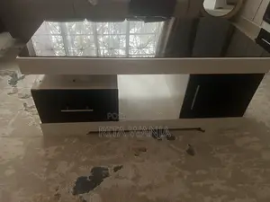 Slightly Used Coffee Table in Very Good Condition