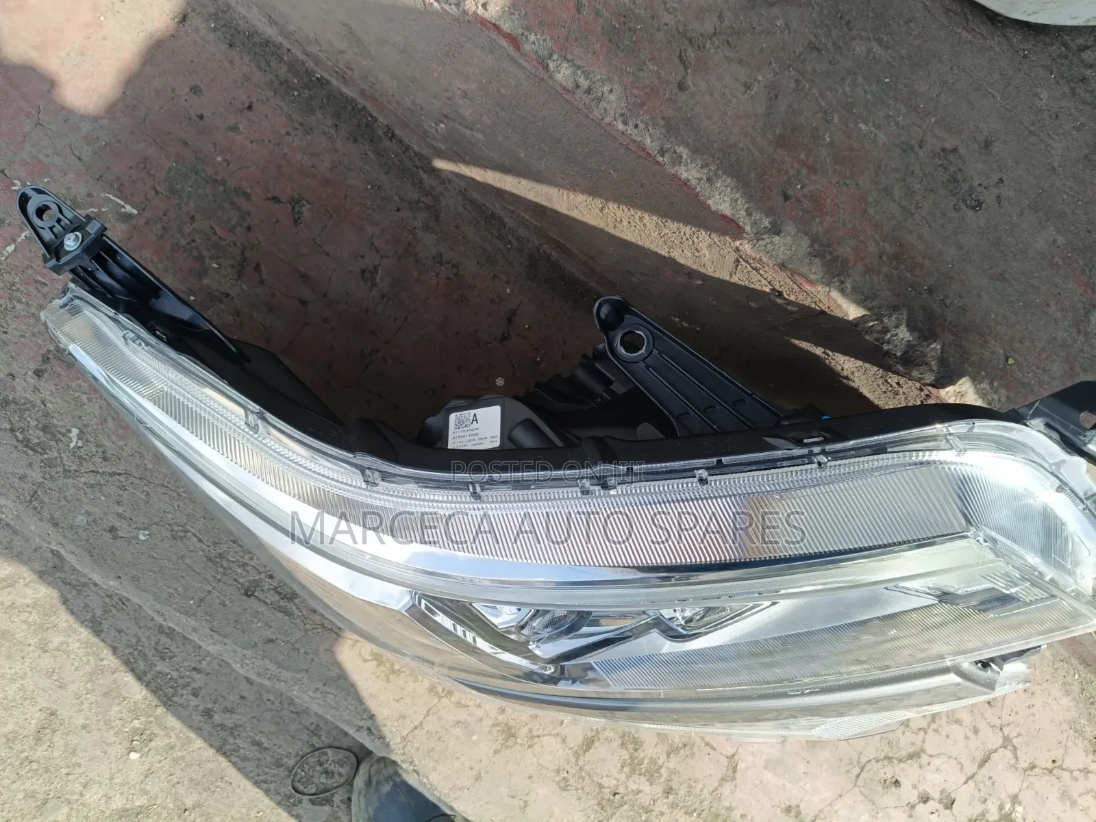 Headlight Noah 2020 Model Xenon Engraved (A)