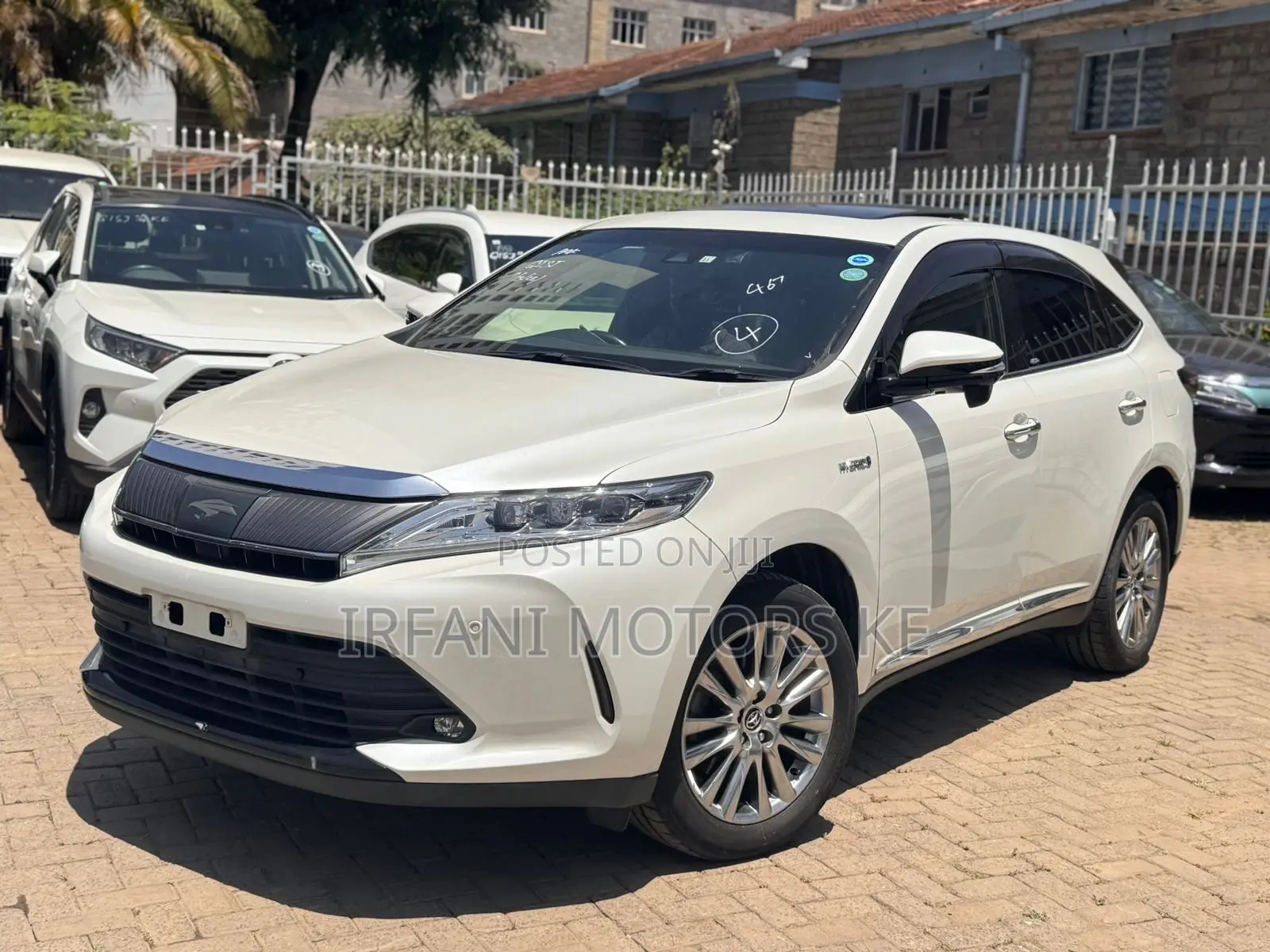 Toyota Harrier 2.5 Hybrid 4WD 2019 White