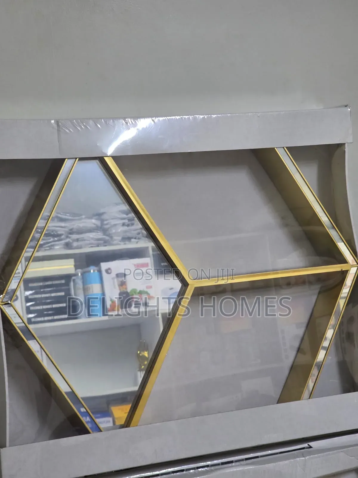 Luxury Gold Hexagon Wall Mirror With Display Shelves_tt