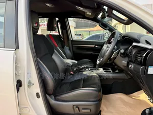 Toyota Hilux 2022 White