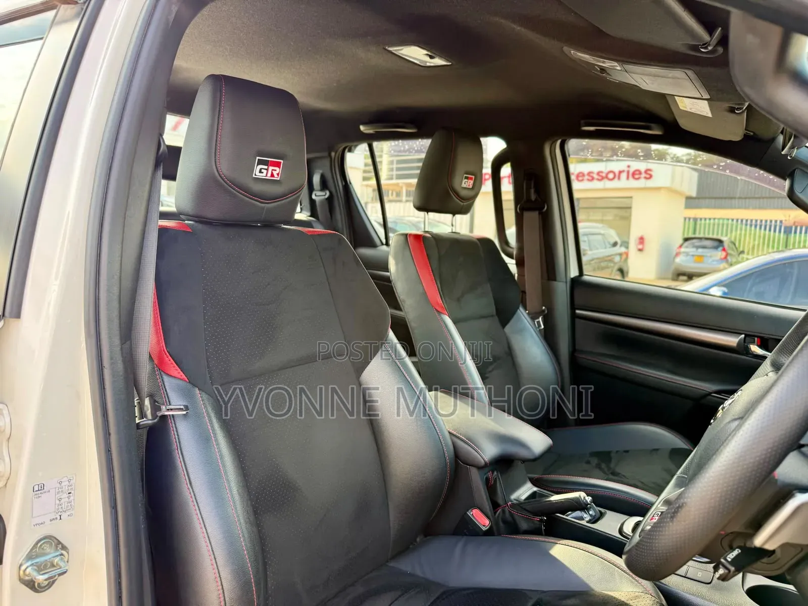 Toyota Hilux 2022 White