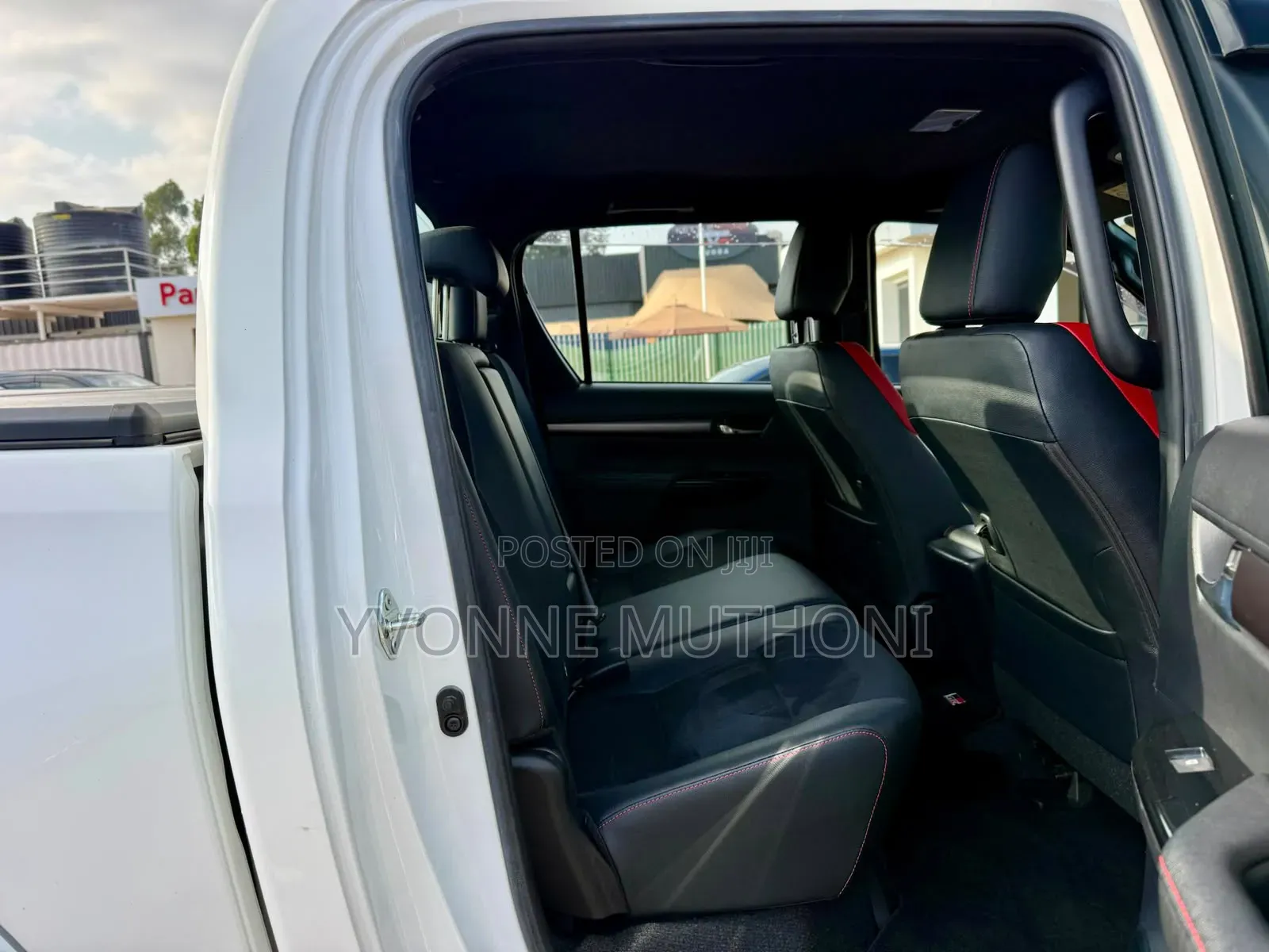 Toyota Hilux 2022 White