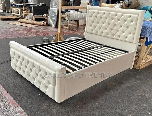 Cream Velvet Upholstered Bed With Buttons - thumbnail 2