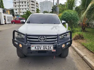 Toyota Hilux 2018 White