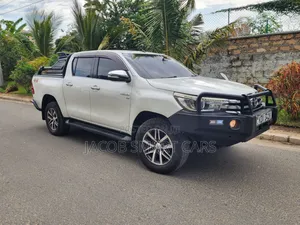 Toyota Hilux 2018 White