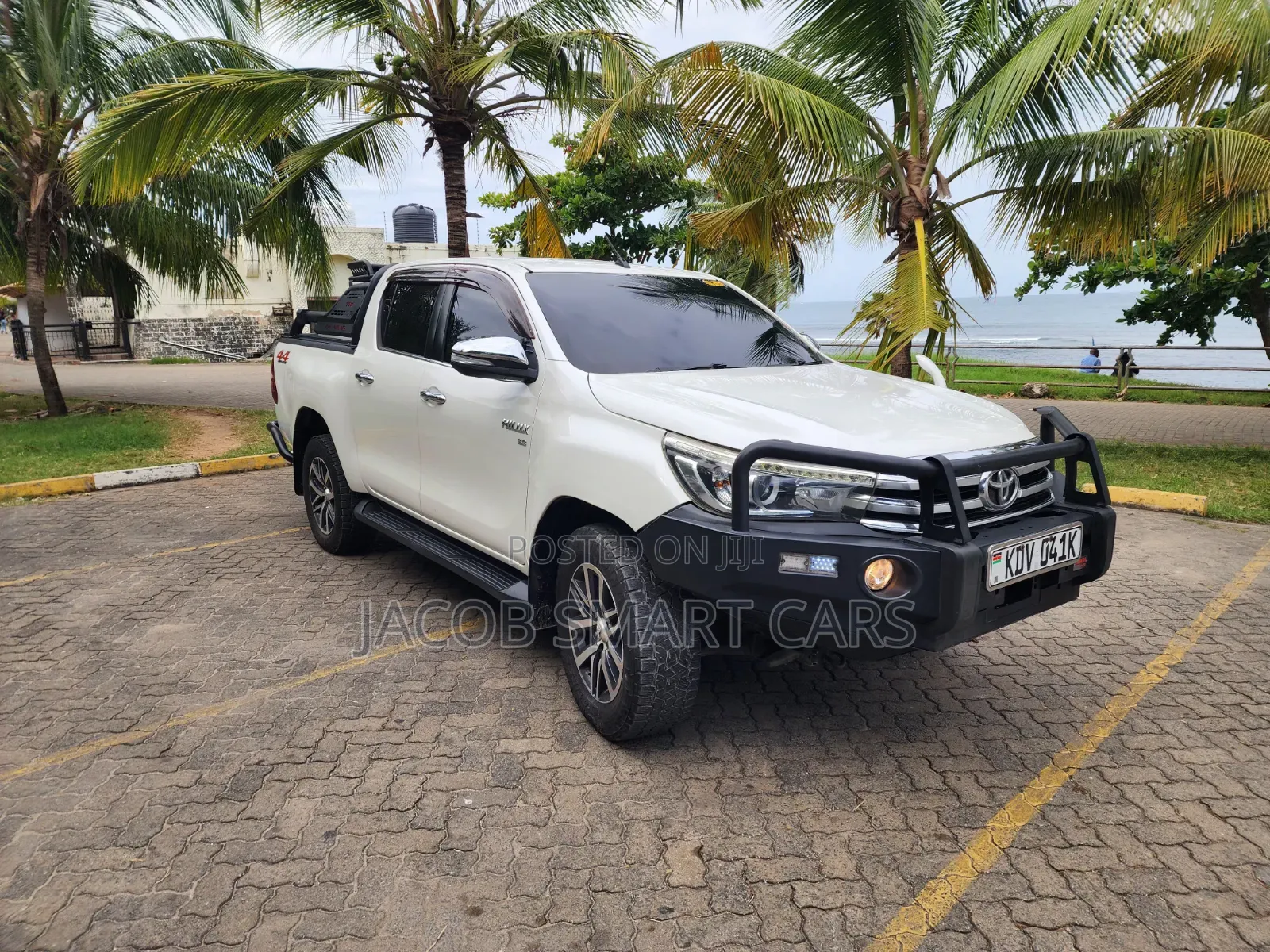 Toyota Hilux 2018 White