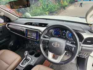 Toyota Hilux 2018 White