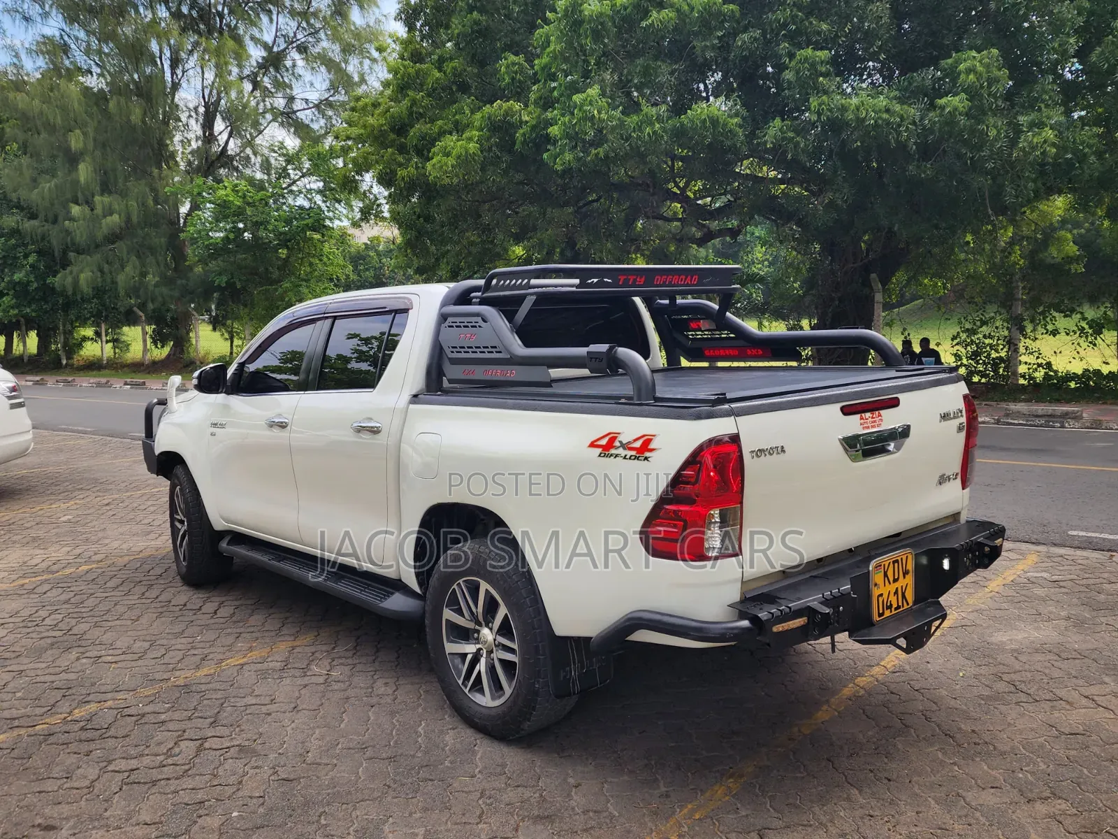 Toyota Hilux 2018 White