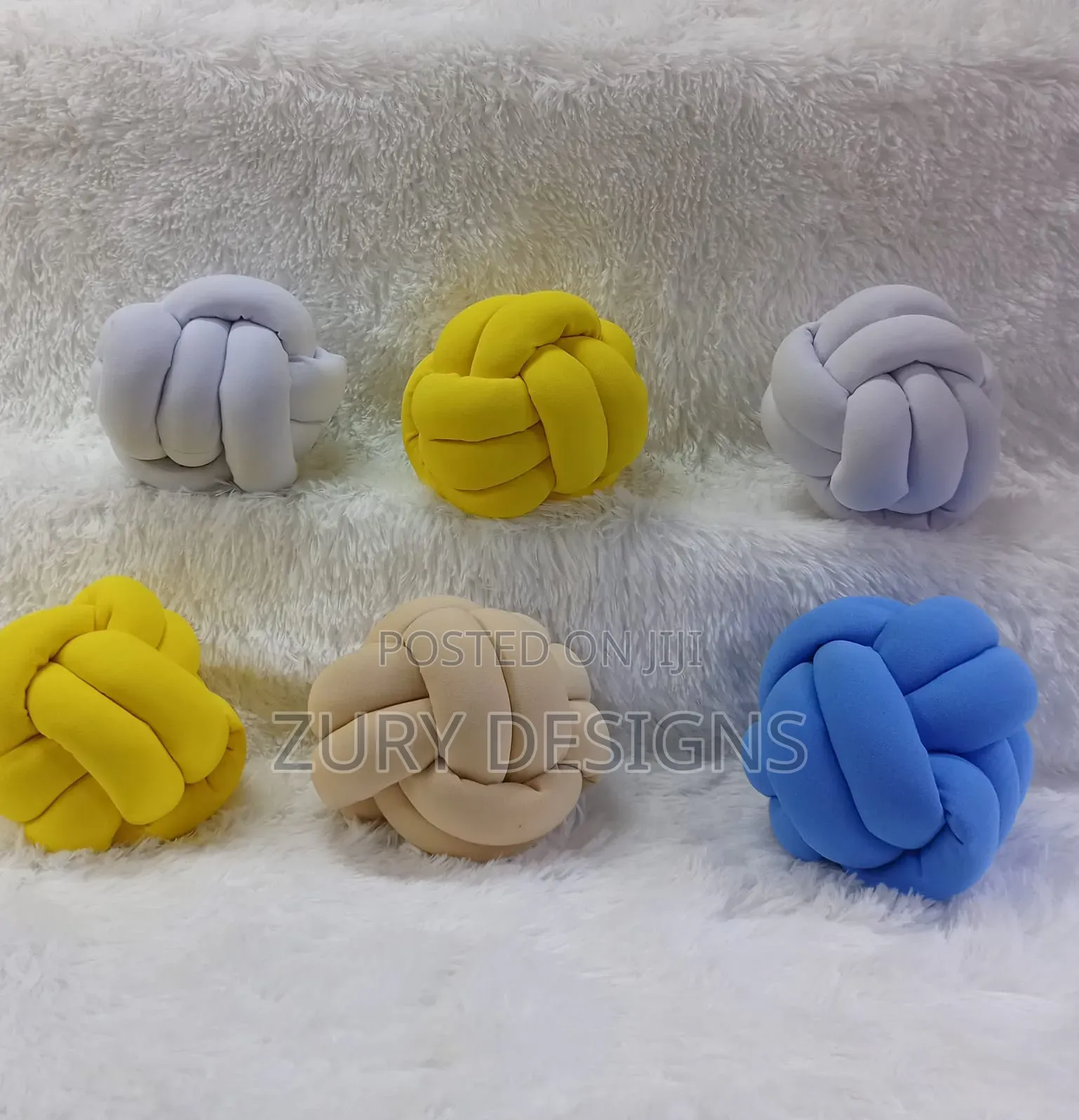 Beautiful Knot Pillows for Your Living Room or the Bed.