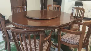 Round Dinning Table With 8 Chairs