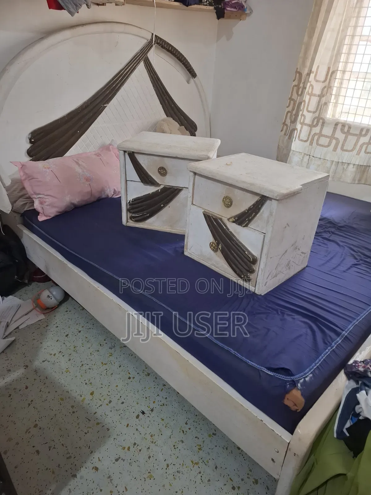 6x6 Bed With Mattress and 2 Side Drawers