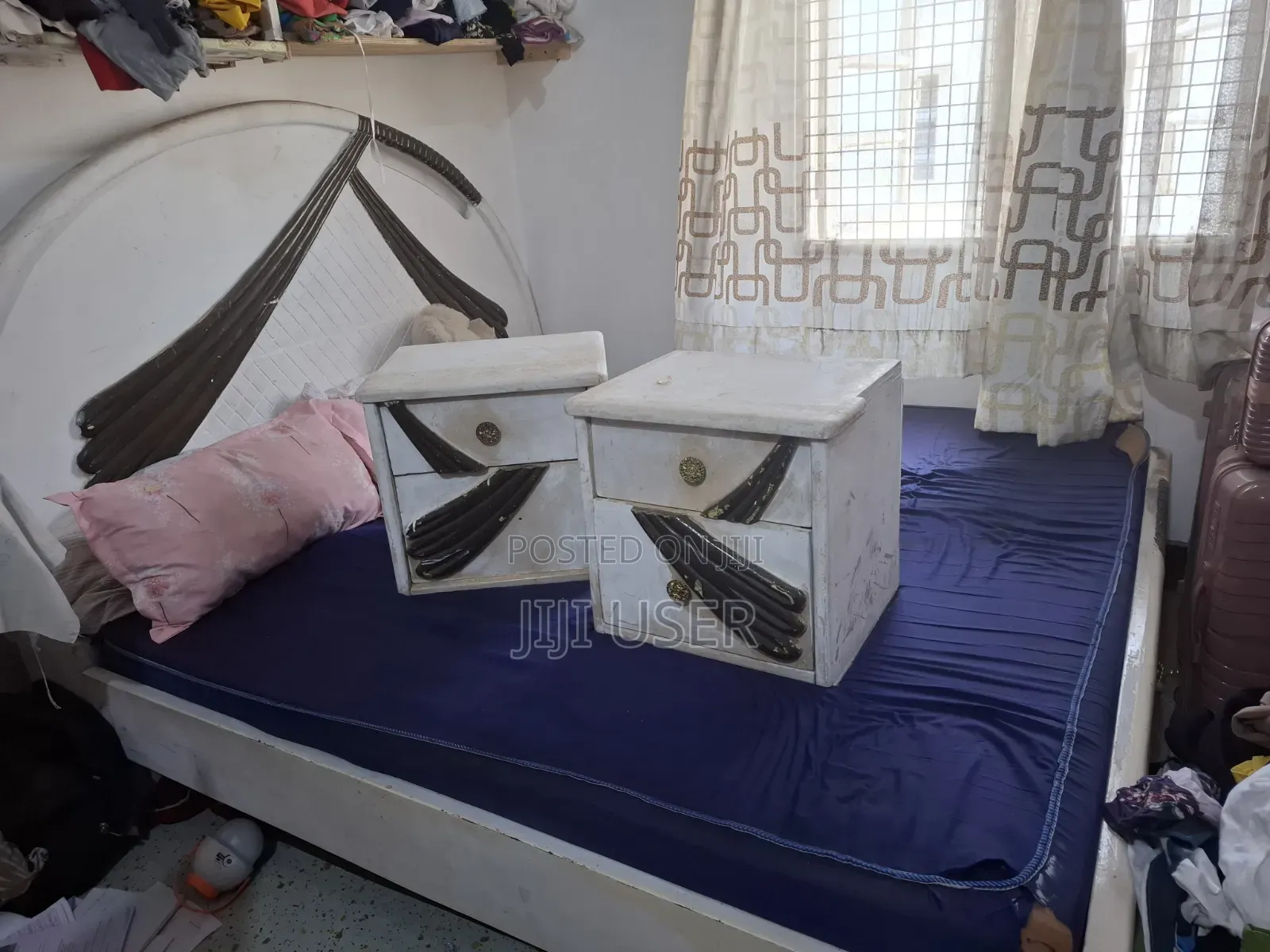 6x6 Bed With Mattress and 2 Side Drawers