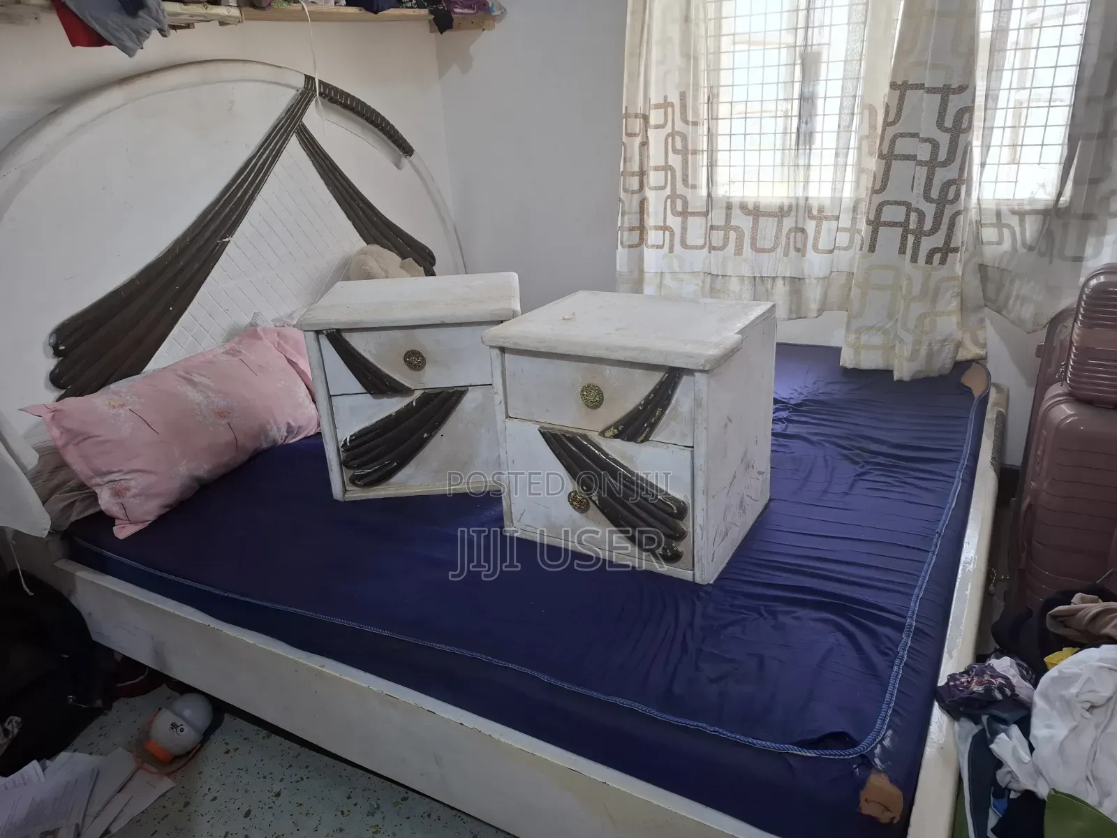 6x6 Bed With Mattress and 2 Side Drawers