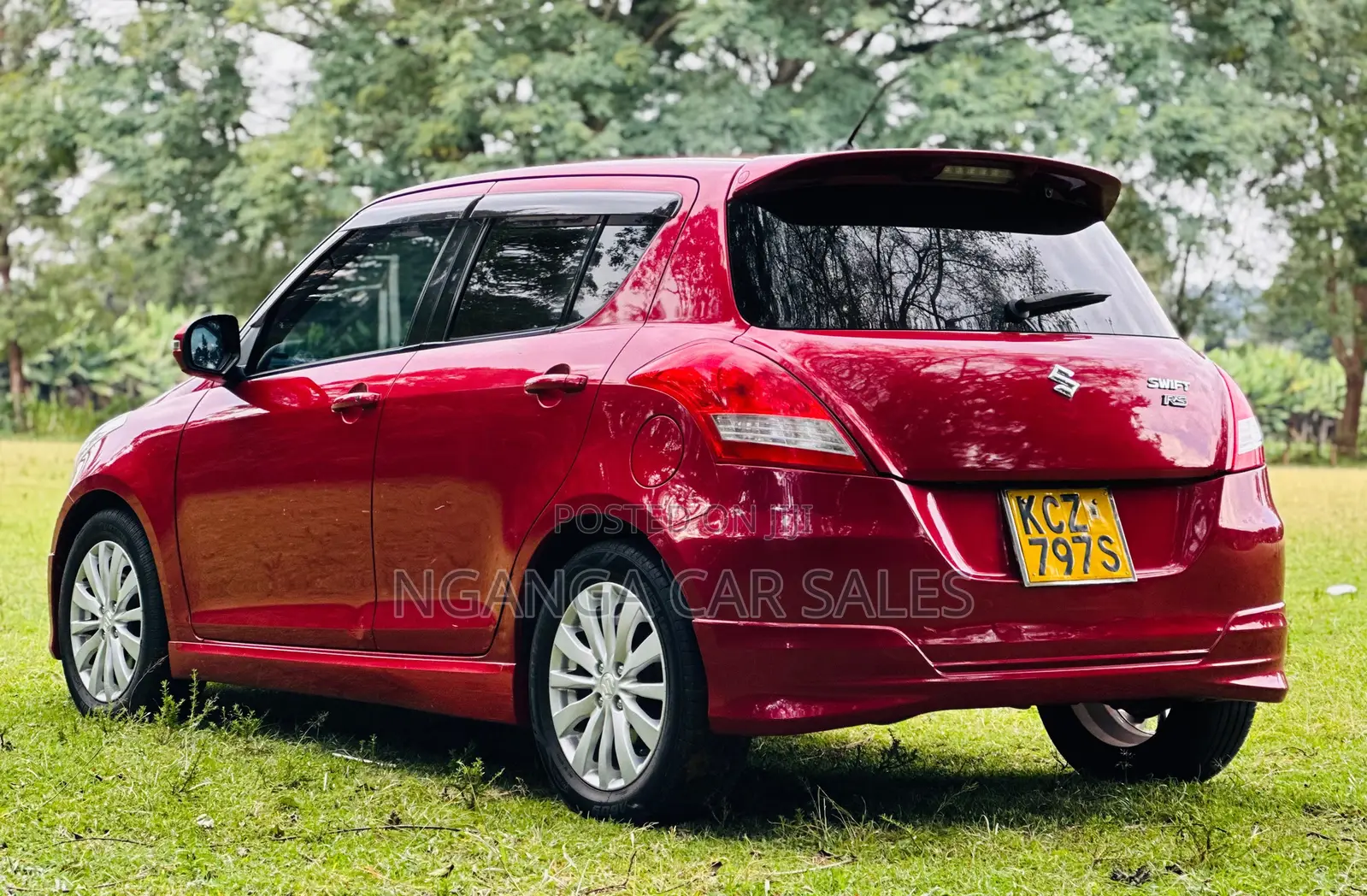 Suzuki Swift 2013 Red