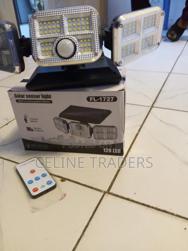 3 Head Solar Sensor Light - main view