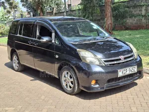 Toyota ISIS 2010 Black