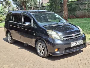 Toyota ISIS 2010 Black