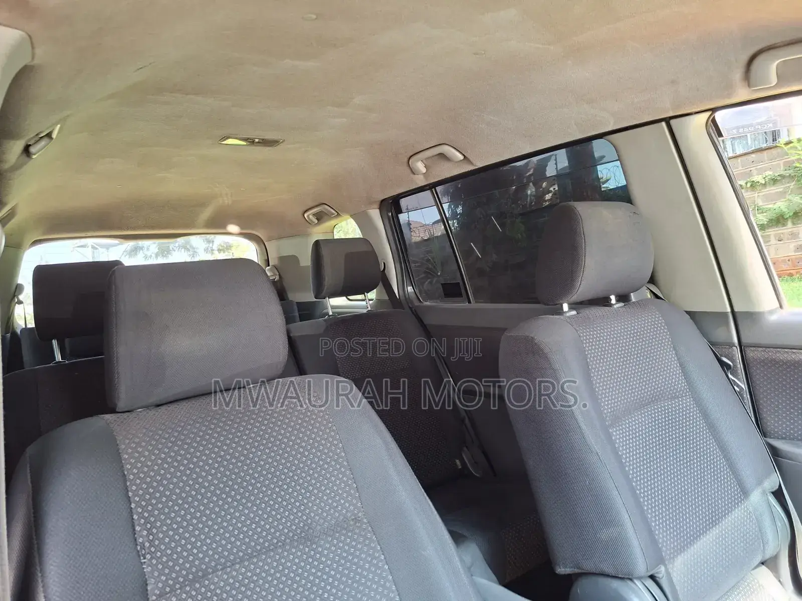 Toyota ISIS 2010 Black