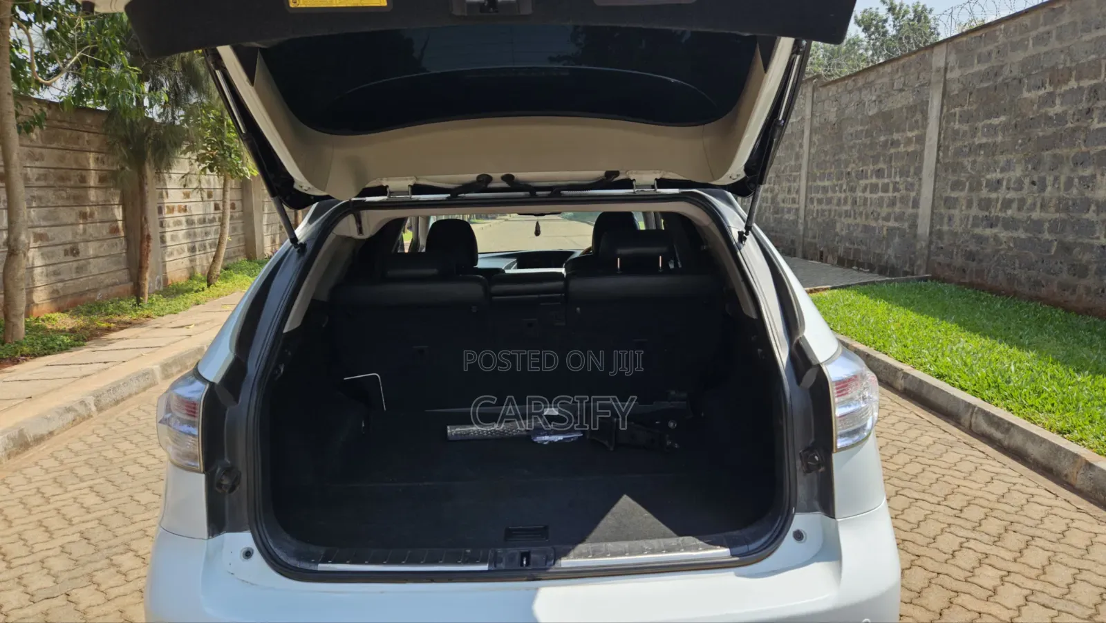Toyota Lexcen 2010 Pearl
