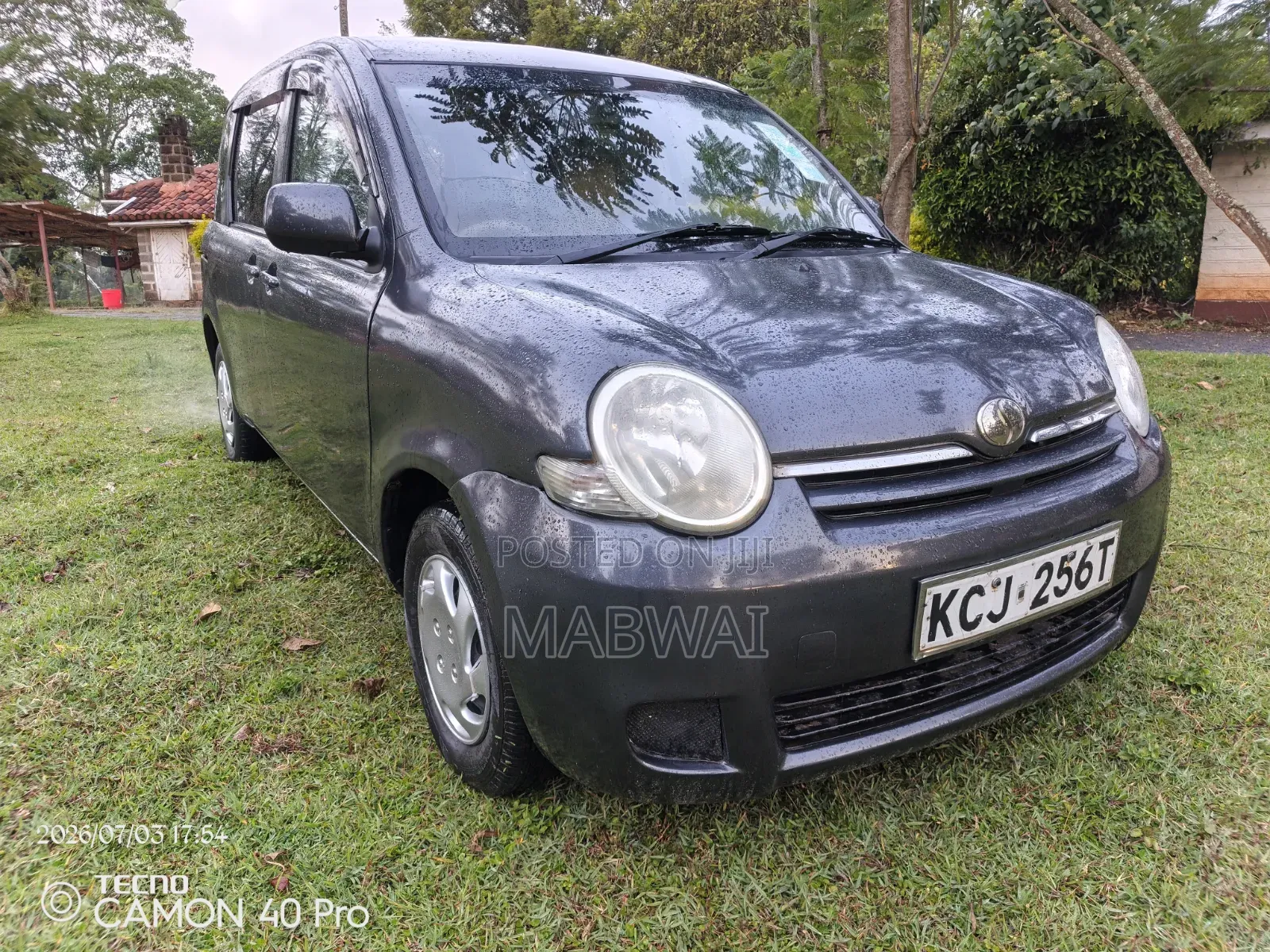 Toyota Sienta 2009 Silver