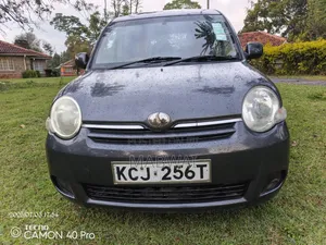 Toyota Sienta 2009 Silver