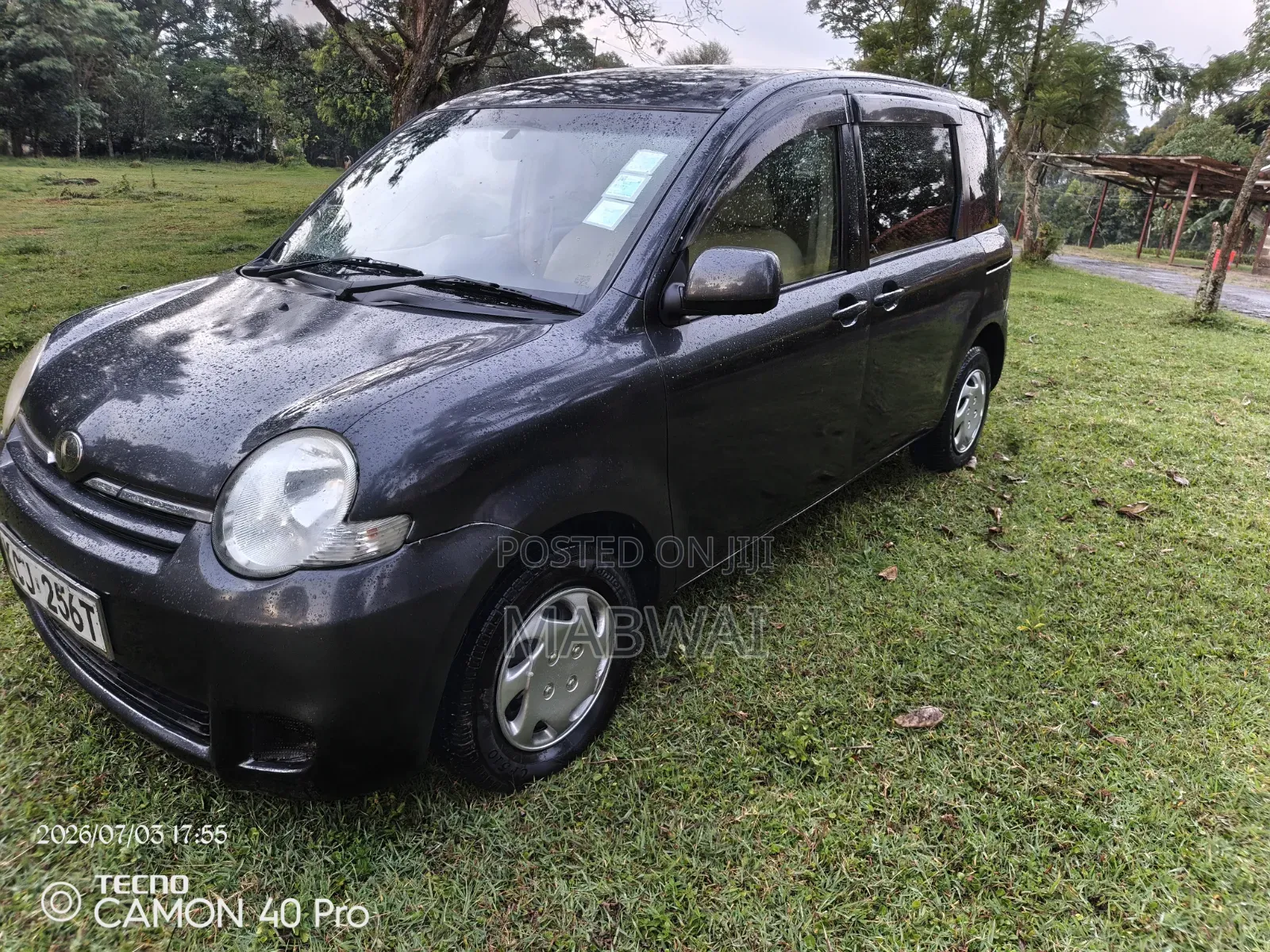 Toyota Sienta 2009 Silver