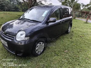 Toyota Sienta 2009 Silver