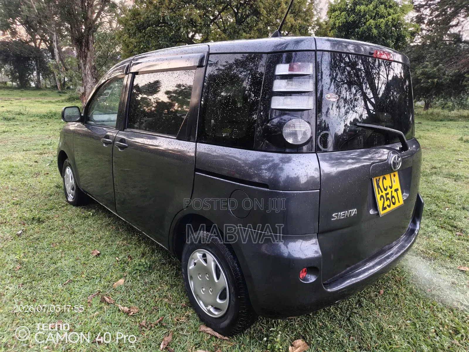 Toyota Sienta 2009 Silver