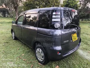 Toyota Sienta 2009 Silver