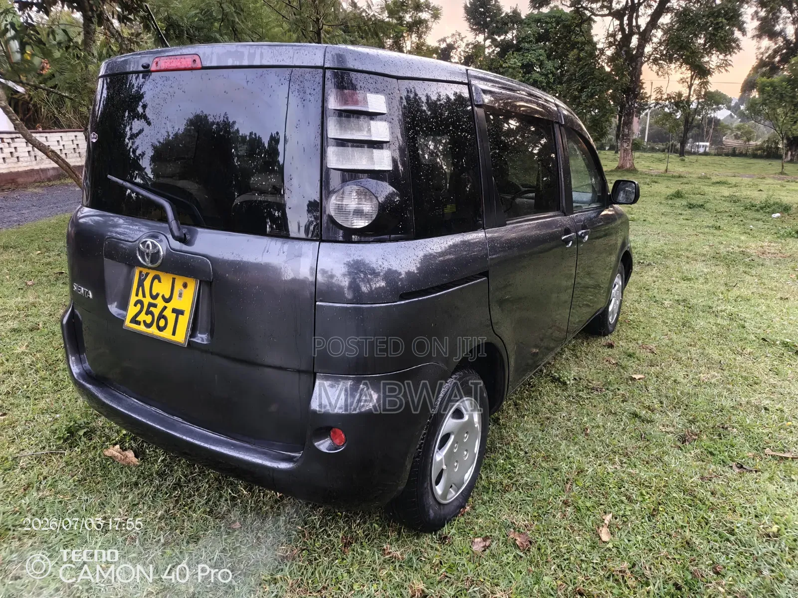 Toyota Sienta 2009 Silver