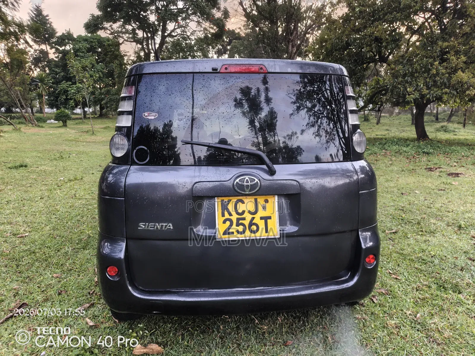 Toyota Sienta 2009 Silver