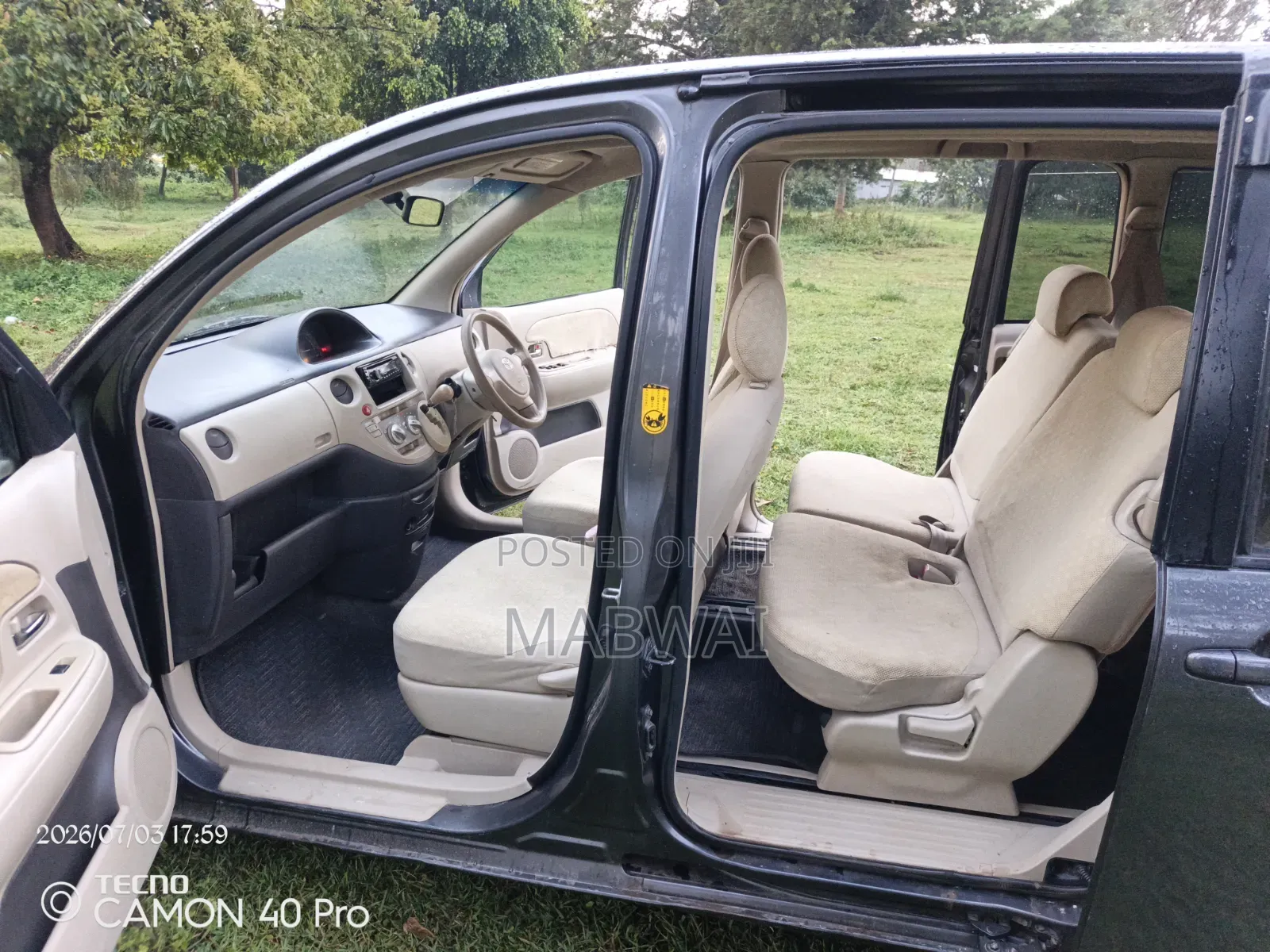 Toyota Sienta 2009 Silver