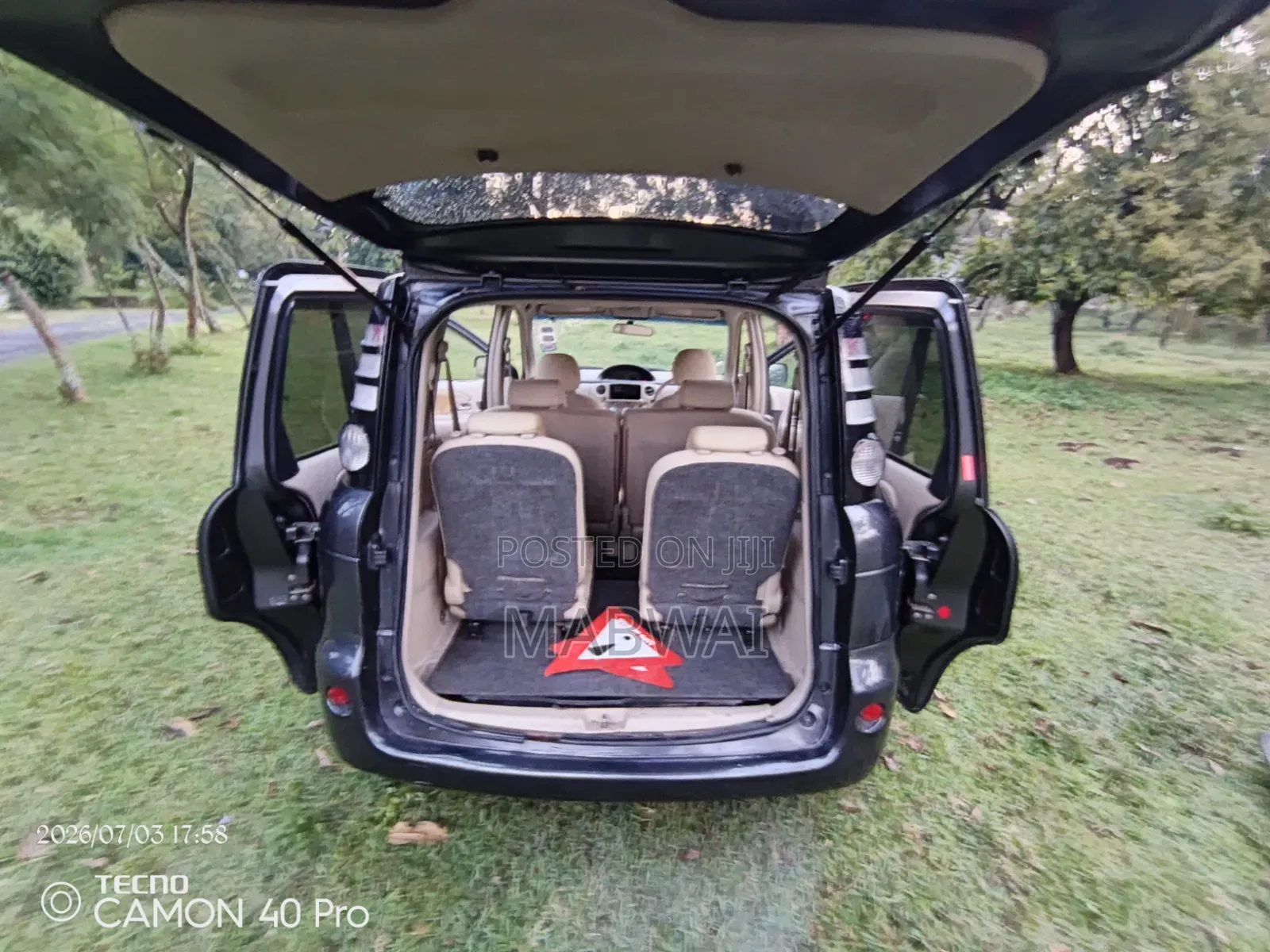 Toyota Sienta 2009 Silver