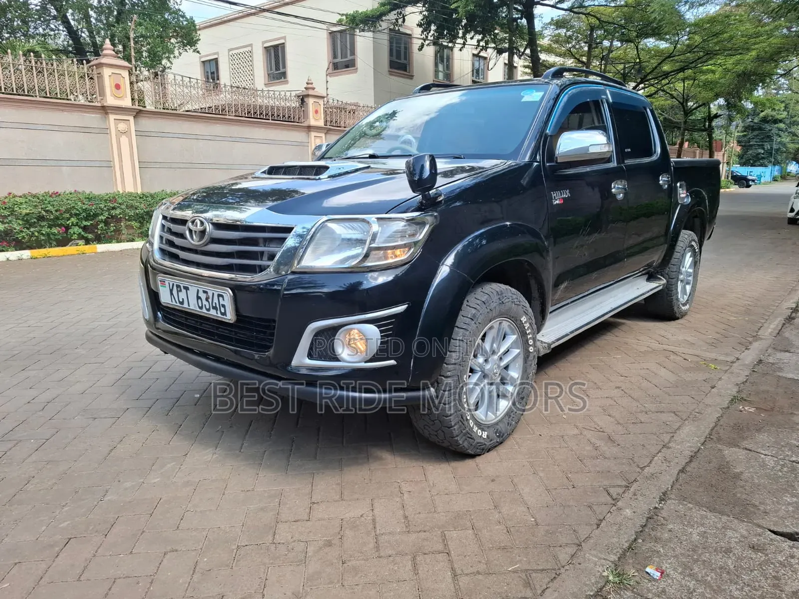 Toyota Hilux 2012 Black