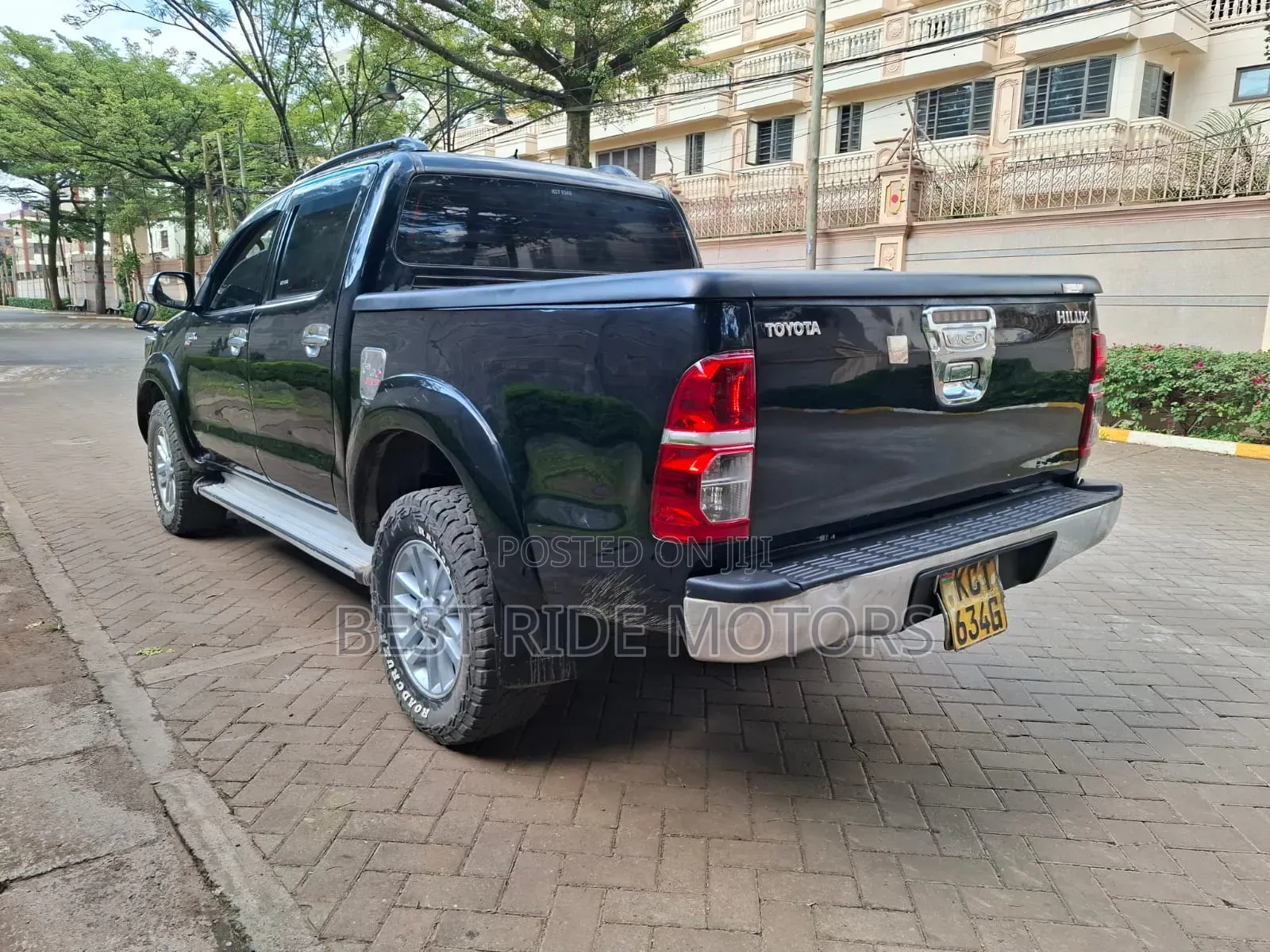 Toyota Hilux 2012 Black