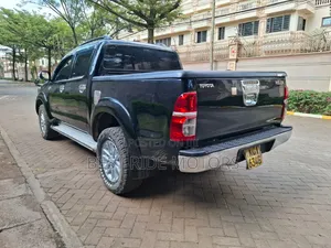 Toyota Hilux 2012 Black