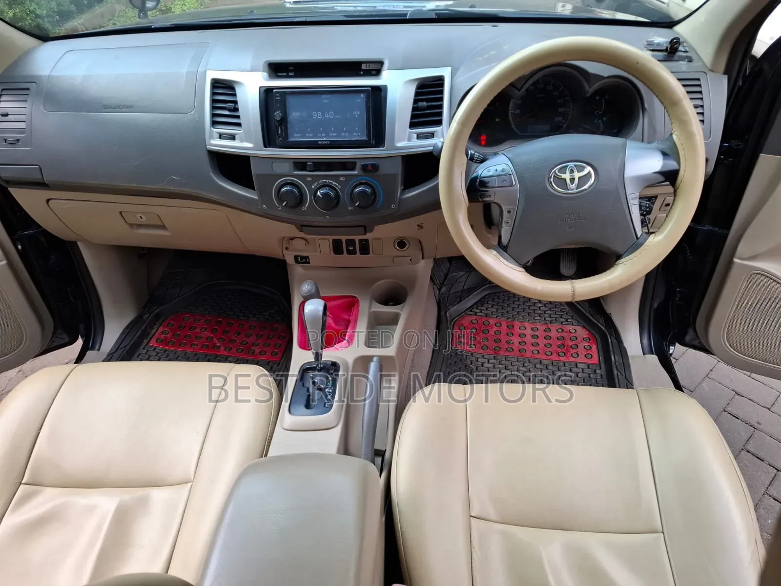 Toyota Hilux 2012 Black