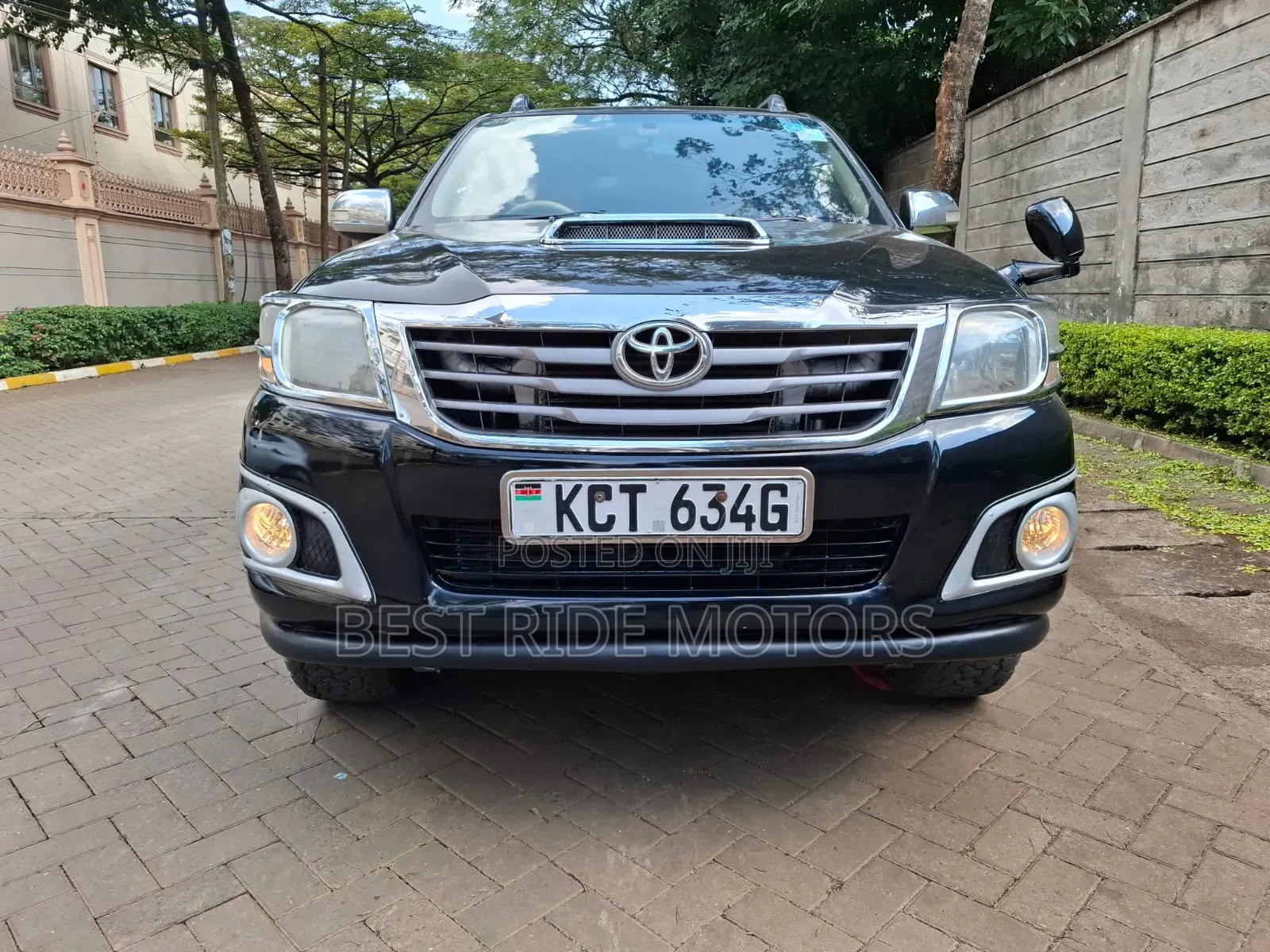 Toyota Hilux 2012 Black