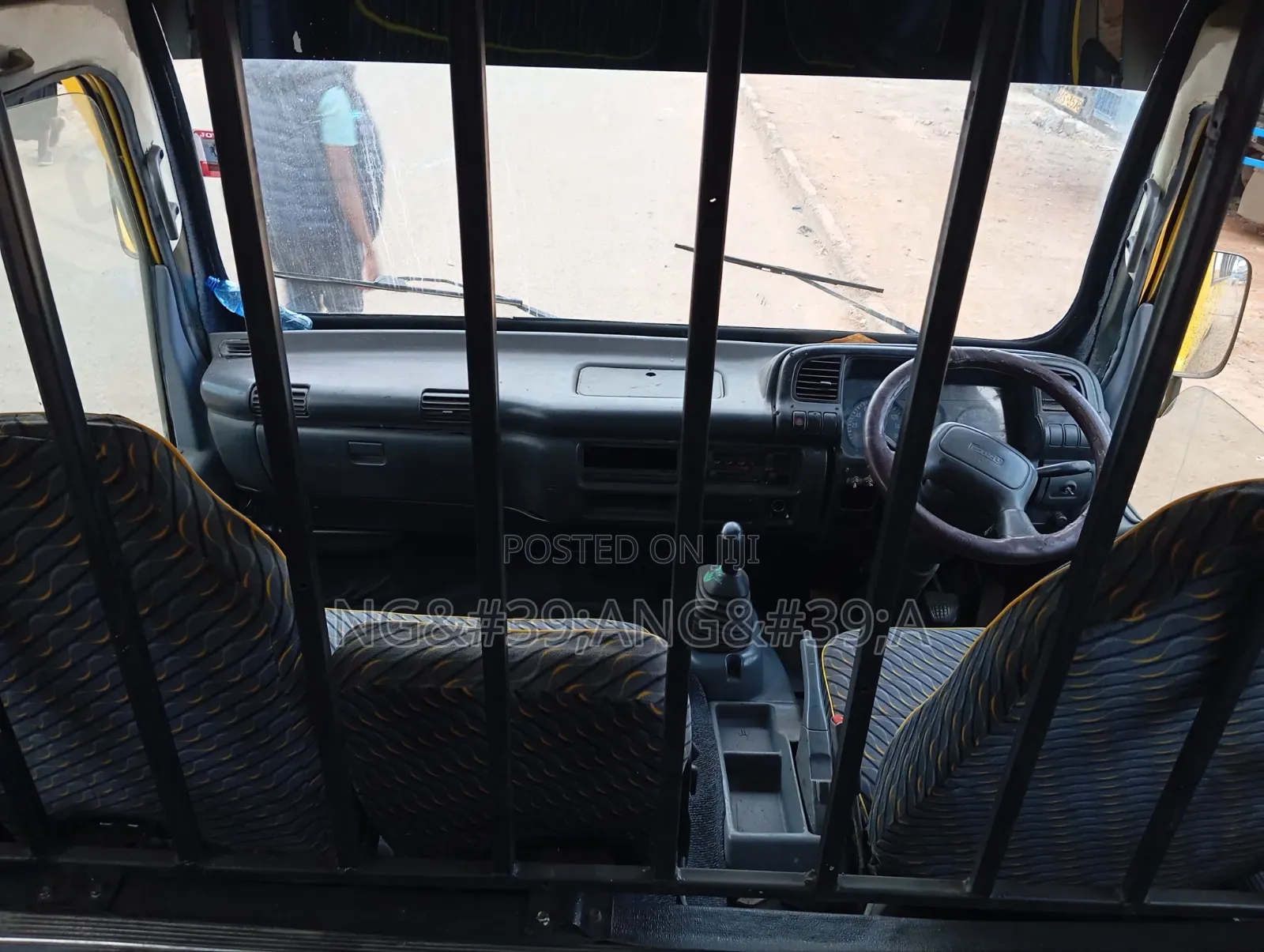 Isuzu NQR 2015 Yellow