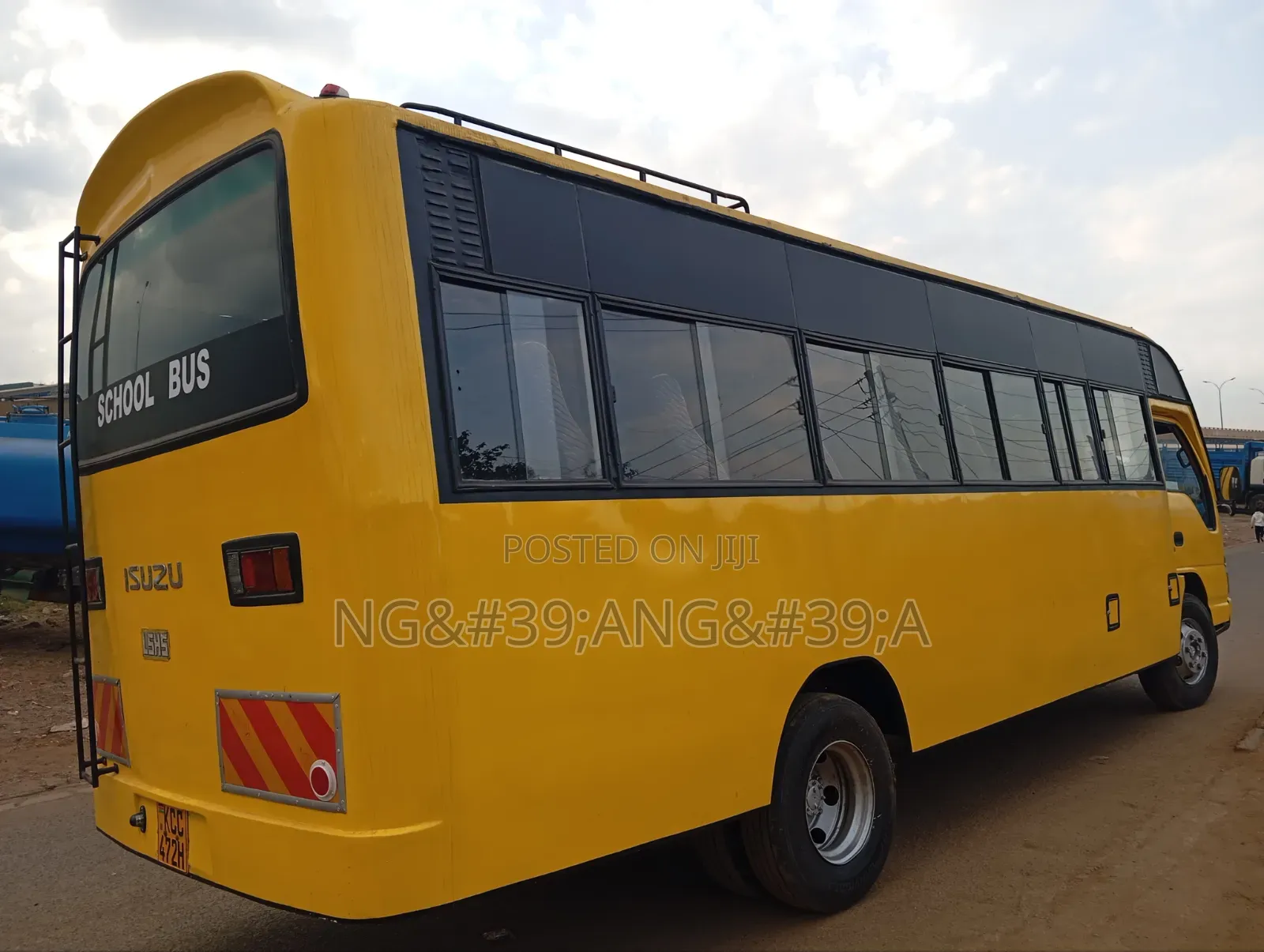 Isuzu NQR 2015 Yellow