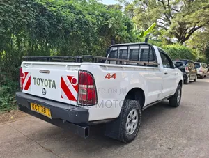 Toyota Hilux 2012 White