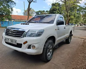 Toyota Hilux 2012 White