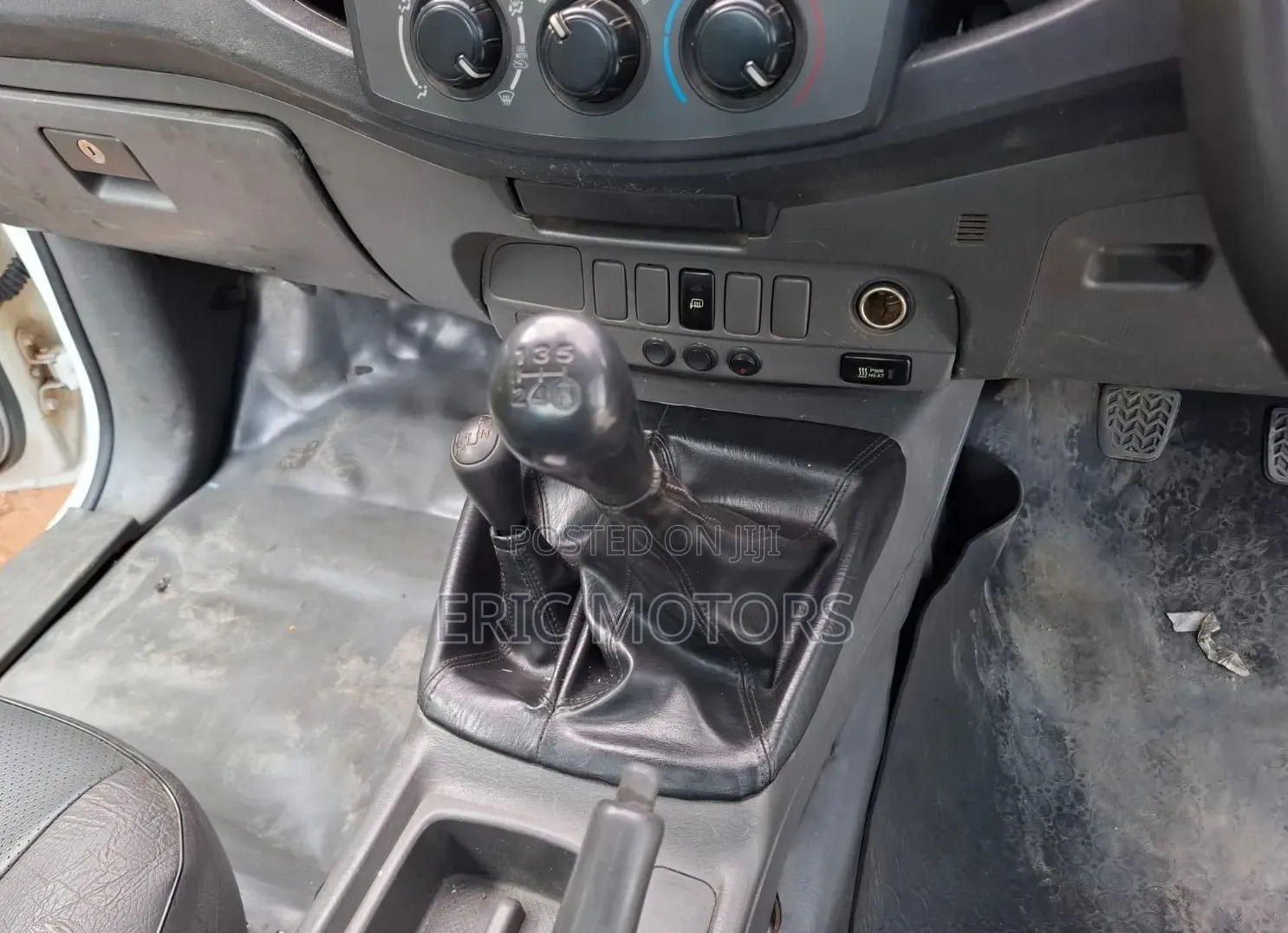 Toyota Hilux 2012 White