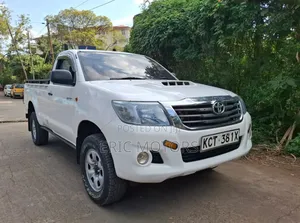 Toyota Hilux 2012 White