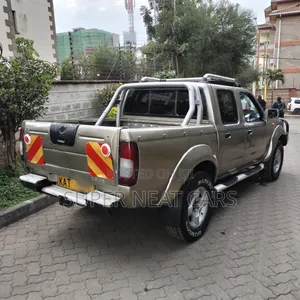 Nissan Hardbody 2000i 2006 Beige