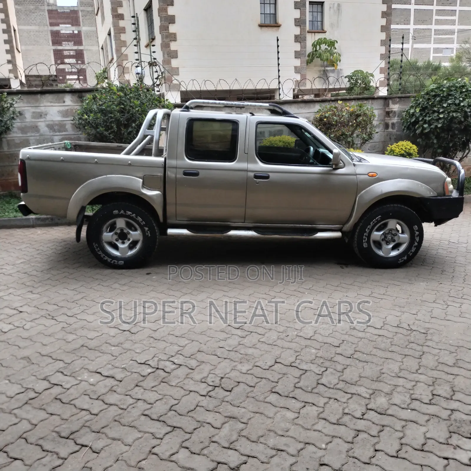 Nissan Hardbody 2000i 2006 Beige