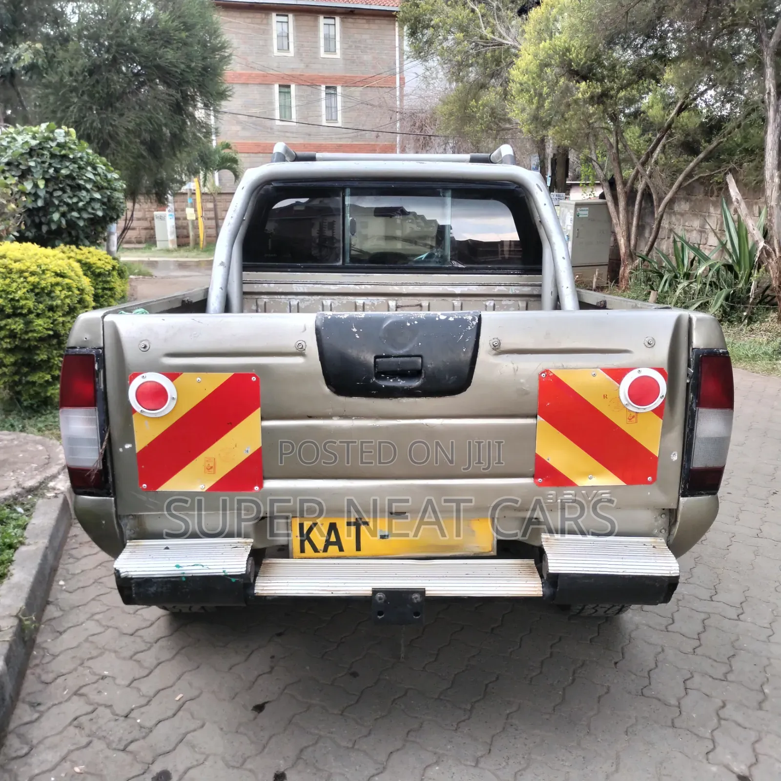 Nissan Hardbody 2000i 2006 Beige