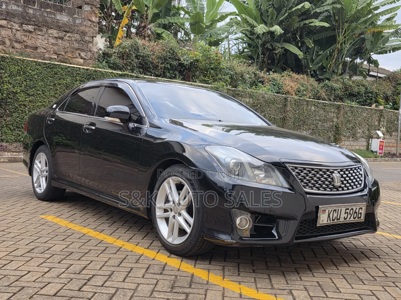 Toyota Crown 2012 Black