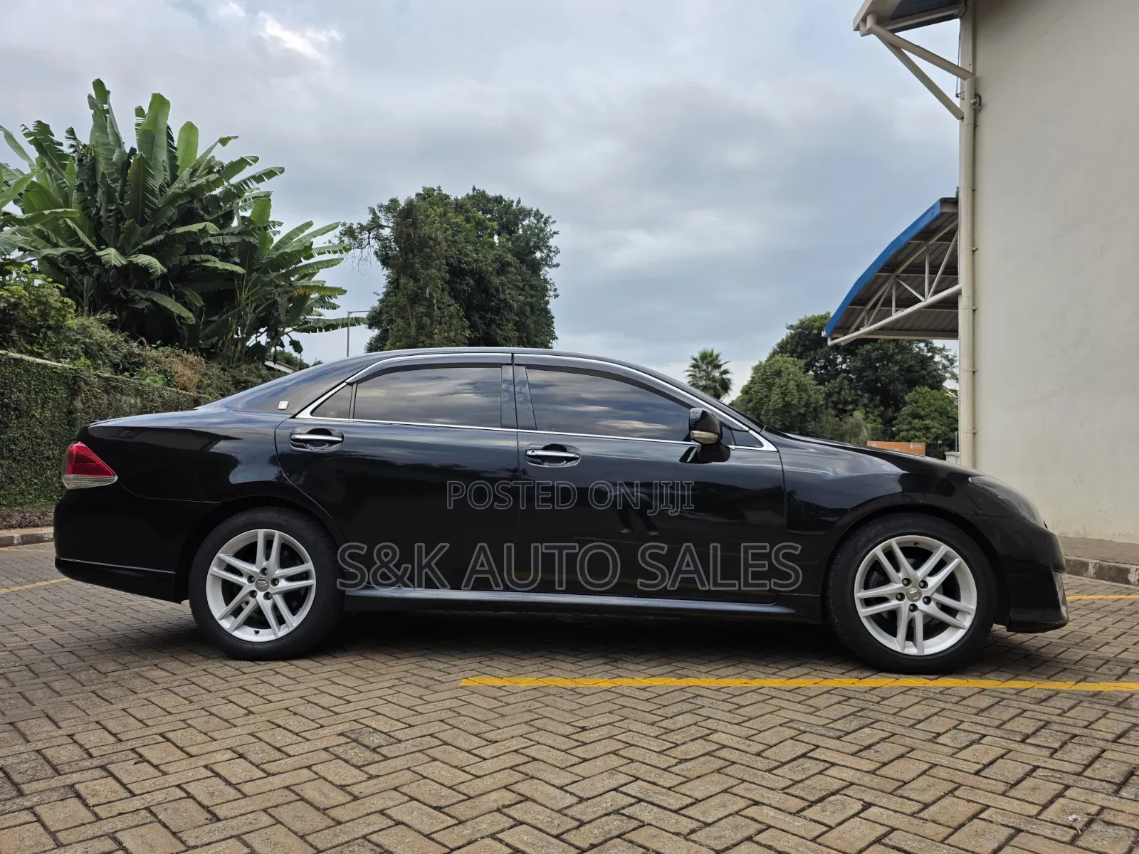 Toyota Crown 2012 Black
